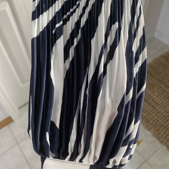 SOLD Republic Black and White Asymmetrical Long Sleeve Blouse - Picture 2 of 7